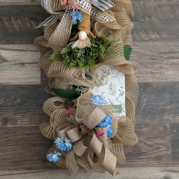 A great beauty gnome/welcome swag wreath - Picture 4 of 17